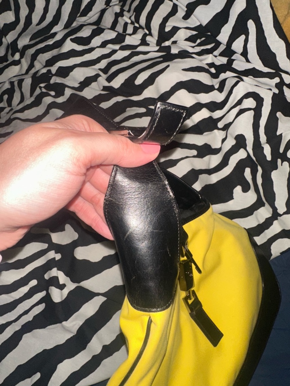 1999 / 2000 Gucci Jackie Purse in Yellow and Black - Picture 9 of 10